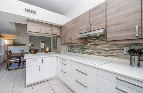 Groveland House | SWISS 66 - Lake Denise
