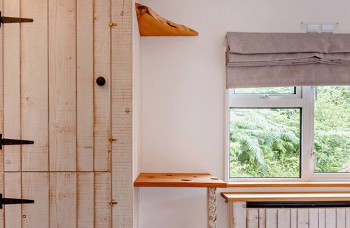 Bwlchtocyn Ski Chalet | Swn Y Mor Cabin in the beautiful Pwllheli