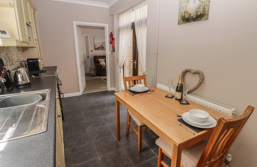 Bridgend Cottage | SWN Y NANT, romantic, character holiday cottage in Tondu