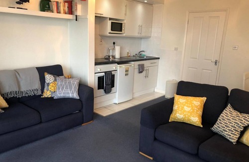Saundersfoot Apartment | Swn Y Tonnau - Sea Front Apartment Spectacular Sea Views Parking Direct Beach Access