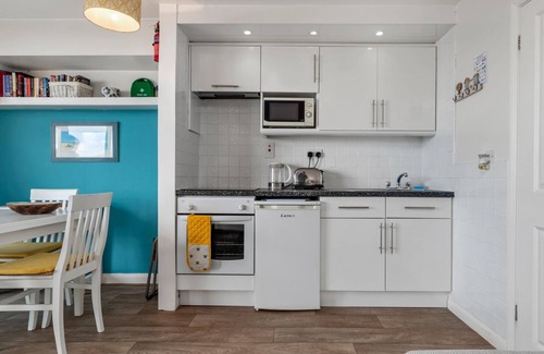 Saundersfoot Apartment | Swn Y Tonnau - Sea Front Apartment Spectacular Sea Views Parking Direct Beach Access
