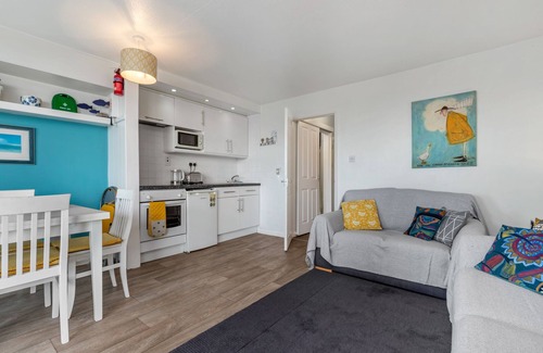 Saundersfoot Apartment | Swn Y Tonnau - Sea Front Apartment Spectacular Sea Views Parking Direct Beach Access