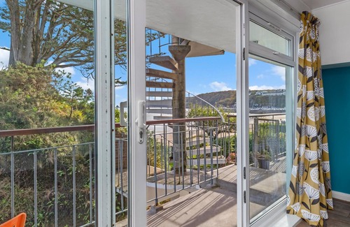 Saundersfoot Apartment | Swn Y Tonnau - Sea Front Apartment Spectacular Sea Views Parking Direct Beach Access