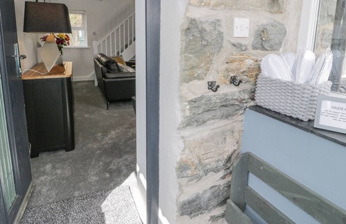 Tanygrisiau Cottage | SWN YR AFON, family friendly, with open fire in Blaenau Ffestiniog