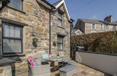 Tanygrisiau Cottage | SWN YR AFON, family friendly, with open fire in Blaenau Ffestiniog