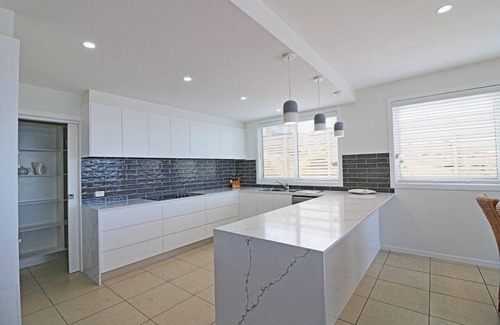 Merimbula Cabin | Sybella - 6 Bedroom Option incredible views and a pool