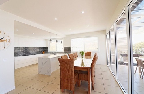 Merimbula Cabin | Sybella - 6 Bedroom Option incredible views and a pool