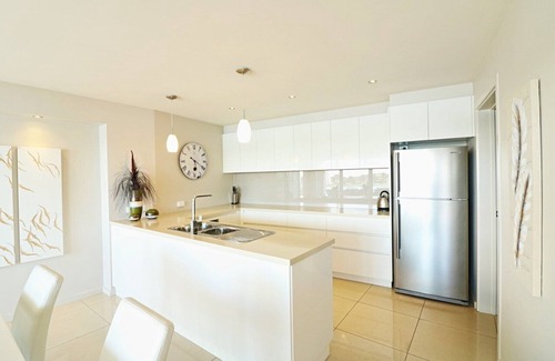 Merimbula Cabin | Sybella - 6 Bedroom Option incredible views and a pool