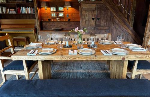 Les Varcins Ski Chalet | Sycamore Alpine Retreat - 5 mins from the slopes