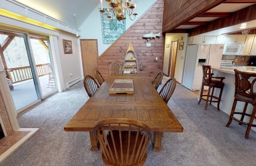 Gaines Cabin | Sycamore Cabin with Hot Tub Breathtaking Views