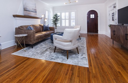 Lincolnton House | Sycamore House steps away from Downtown Lincolnton, 30 mins to South Mtn Park!
