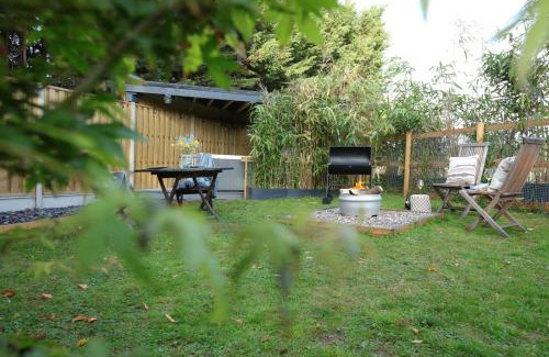 Toppesfield House | Sycamore Lodge with Hot Tub- Quirky & Romantic