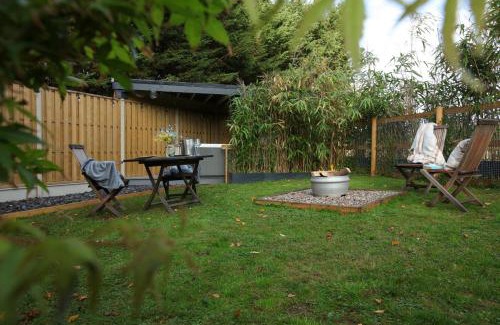 Toppesfield House | Sycamore Lodge with Hot Tub- Quirky & Romantic