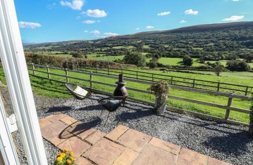 Llanedy House | Sychnant Farm Retreat