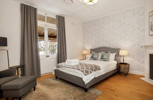Millers Point Apartment | Sydney CBD Waterview Apartment 54A