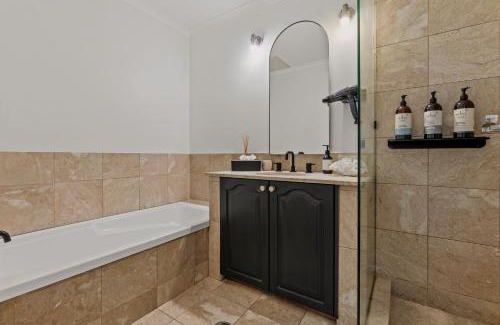 Milsons Point Apartment | Sydney Harbourside Gem