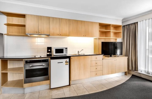 Sydney Central Business District Apartment | Sydney- PI702 - Kent St - Spacious Studio in Mantra Hotel with Separate Sleeping Area Near Darling Harbour