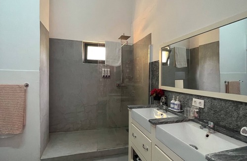 Praia Bed & Breakfast | SYD’S CITY CENTER Bed and Breakfast