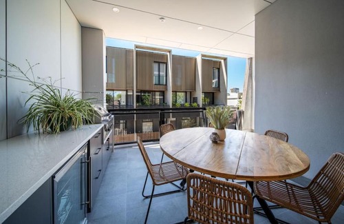 Adelaide Central Business District Apartment | SYLO Luxury Apartments - 1Gb Fibre Internet