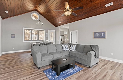Sylva Condo | Sylva Retreat, King Suite, Mountain View, and Hiking!
