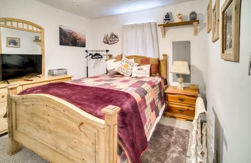 Sylvania House | Sylvan Cabin on 73 Acres - Pond On-Site!