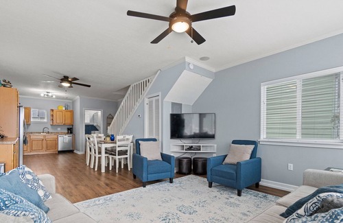 Brimfield House | Sylvan lakefront; pet friendly; sleeps 8