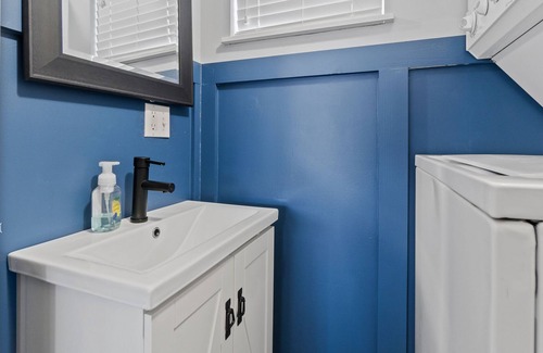 Brimfield House | Sylvan lakefront; pet friendly; sleeps 8