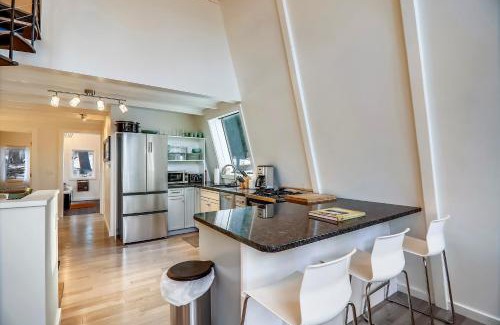 Stowe Area House | Sylvan Park: 3 br A-frame w/deck near Village