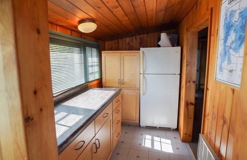 South Haven Cabin | Sylvia Oaks Cabin Rental Snowmobile and Boat Rentals