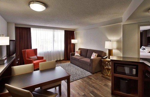 Friendship Heights Hotel | Sytlish 2 Units- Near Metro with Indoor Pool
