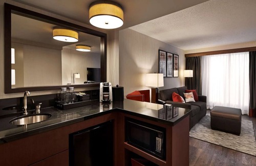 Friendship Heights Hotel | Sytlish 2 Units- Near Metro with Indoor Pool