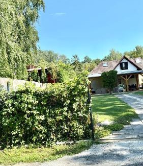 Balatonszarszo House | Szárszó Apartment with 3 rooms and PRIVATE BEACH, PRIVATE PARKING