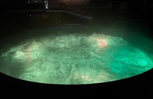 Karpacz Ski Chalet | Szafranowe Wzgórze I-Dom z parkingiem, Sauna, zew Jacuzzi