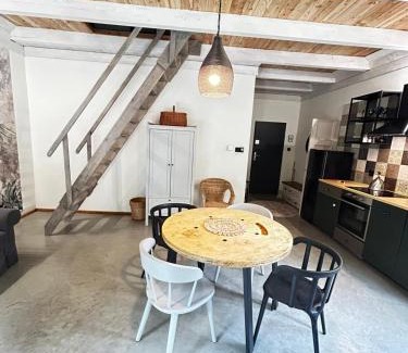 Zawoja Apartment | Szumidomki strefa z jacuzzi sauna widok na potok las