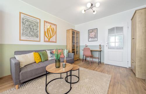 Fabryczna Apartment | Szybowcowa Homely Apartment by BookingHost