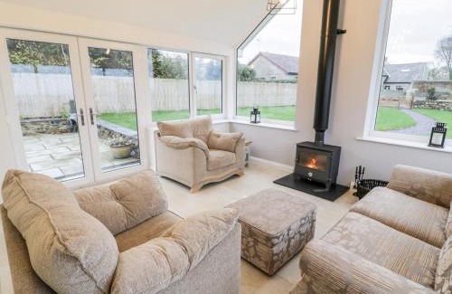 Dinas House | Tŷ'n Lôn Bach
