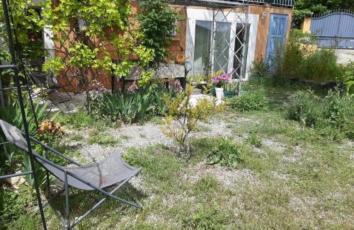 Apt Apartment | T.Belle Vue Panoramique au coeur du Luberon 40m2 + pergola . jardin. P