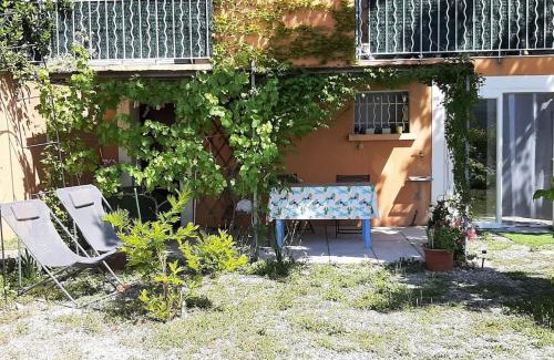 Apt Apartment | T.Belle Vue Panoramique au coeur du Luberon 40m2 + pergola . jardin. P