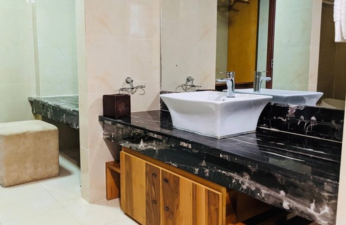 Maitama Bed & Breakfast | T E L E By Summerset Continental Hotel