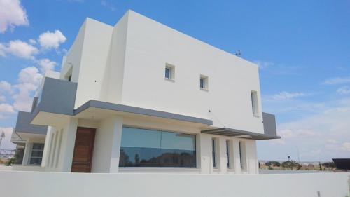 Livadia Villa | T&E Villa