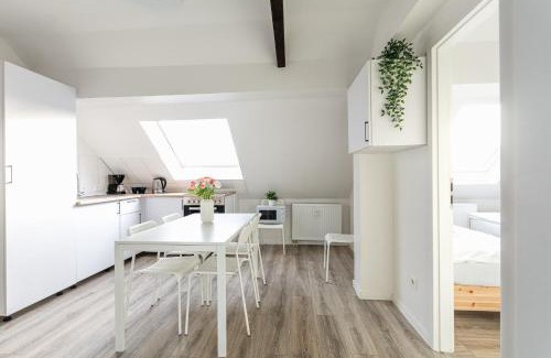 Wanheimerort Apartment | T&K Apartments - 1 to 4 Room Apartments - 20min to TradeFair Messe Airport Düsseldorf