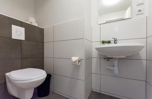 Wanheimerort Apartment | T&K Apartments - 1 to 4 Room Apartments - 20min to TradeFair Messe Airport Düsseldorf