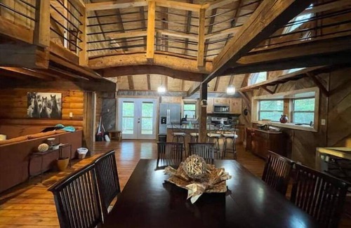 Jamestown Cabin | T&M Elite Retreat! Hike/Ride to Trails, Big South Fork, Near Scenic Parks!