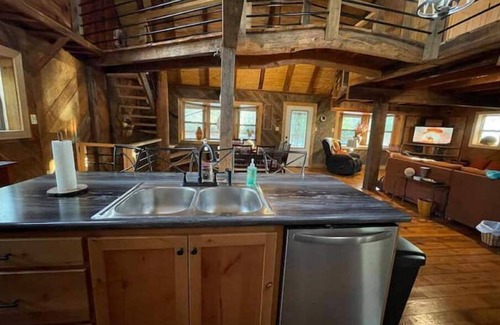 Jamestown Cabin | T&M Elite Retreat! Hike/Ride to Trails, Big South Fork, Near Scenic Parks!