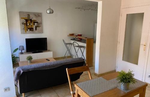 Hyeres City Centre Apartment | T1 résidence privée bien situé,piscine,tennis,parking