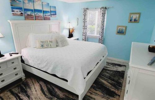 Saint Simons Island House | T11 Downstairs King Bed Ocean Walk Resort close to tennis courts and back pool