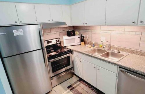 Saint Simons Island House | T11 Downstairs King Bed Ocean Walk Resort close to tennis courts and back pool