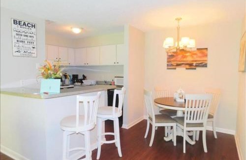 Demere Park House | T15 downstairs beachy quiet King bed