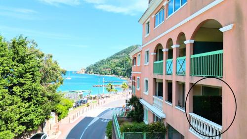 Theoule-sur-Mer Apartment | T2, Centre ville, Mer & Plage by Palmazur Vacances