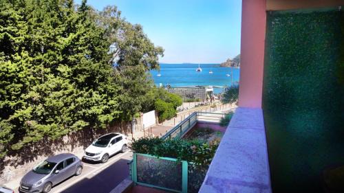 Theoule-sur-Mer Apartment | T2, Centre ville, Mer & Plage by Palmazur Vacances